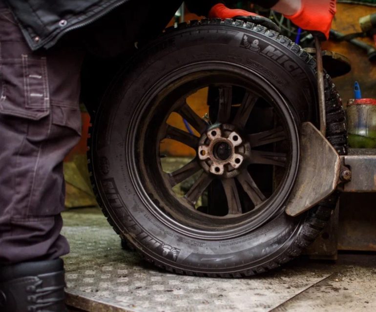 Мобильный шиномонтаж для грузовых авто: быстро, удобно, надёжно